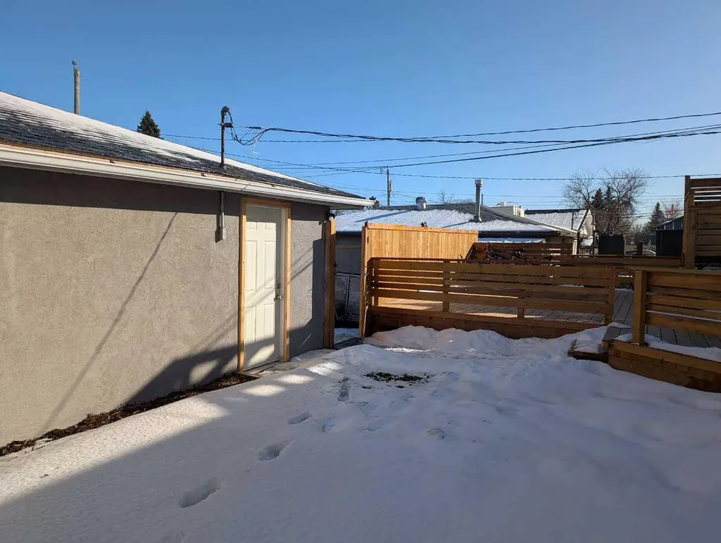 1106 39 Street SE Calgary AB T2A 1E4