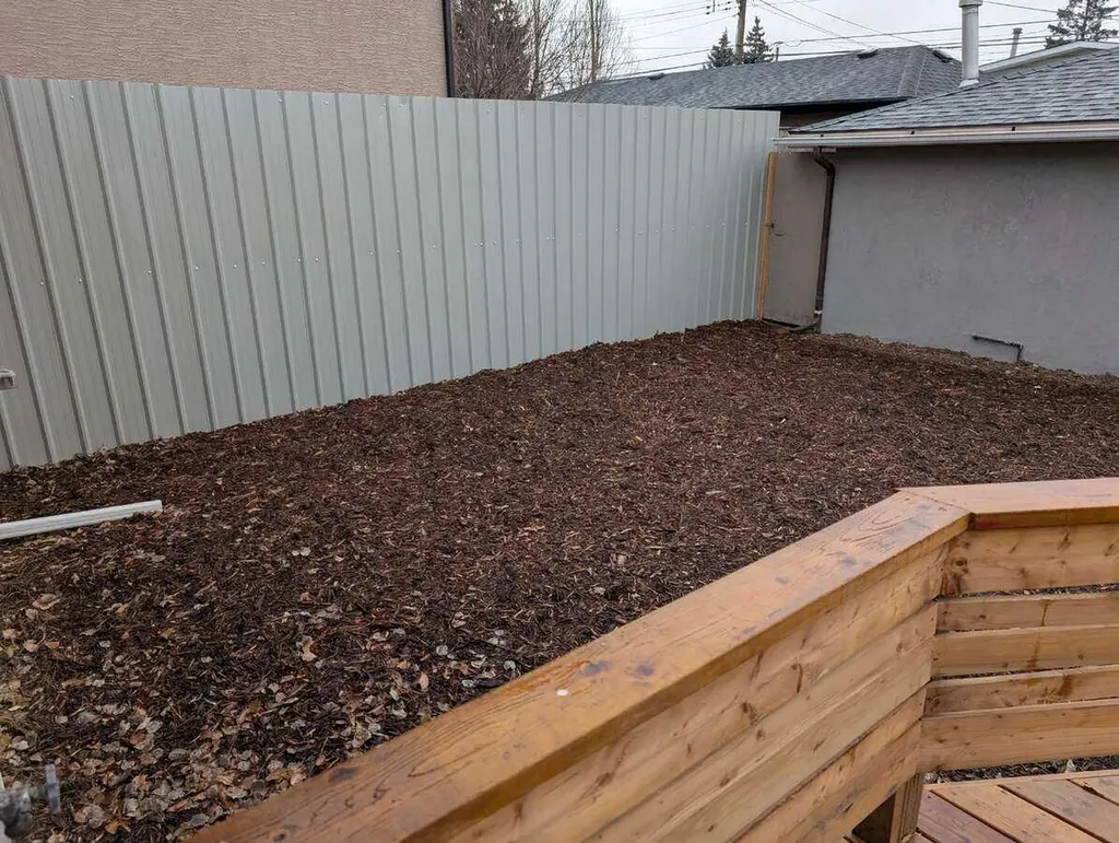 1106 39 Street SE Calgary AB T2A 1E4