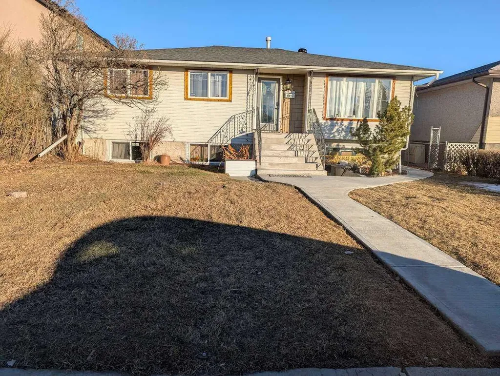 1106 39 Street SE Calgary AB T2A 1E4