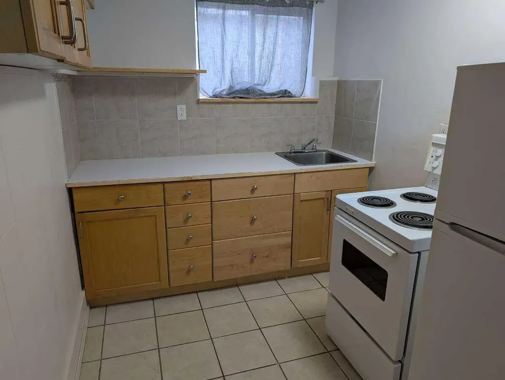 1106 39 Street SE Calgary AB T2A 1E4