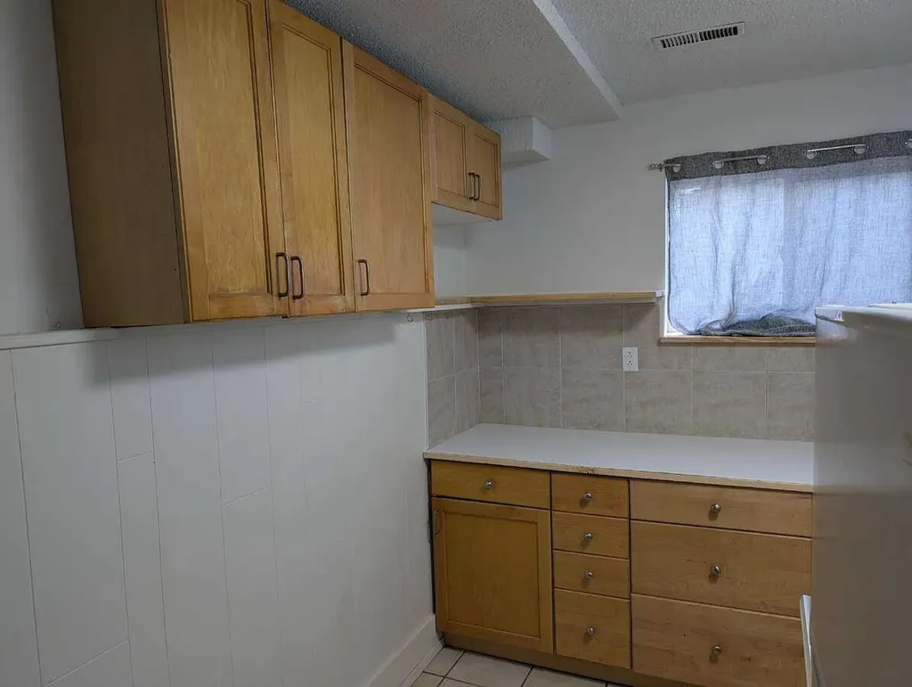 1106 39 Street SE Calgary AB T2A 1E4