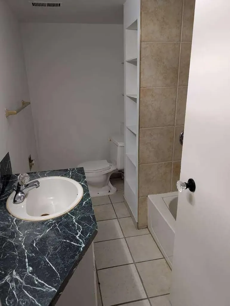 1106 39 Street SE Calgary AB T2A 1E4