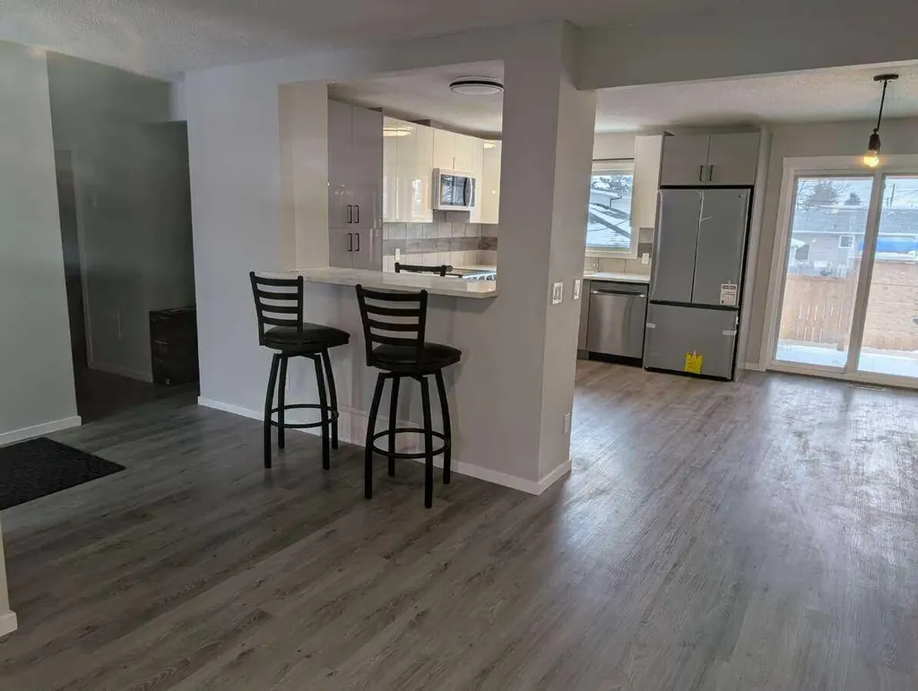 1106 39 Street SE Calgary AB T2A 1E4