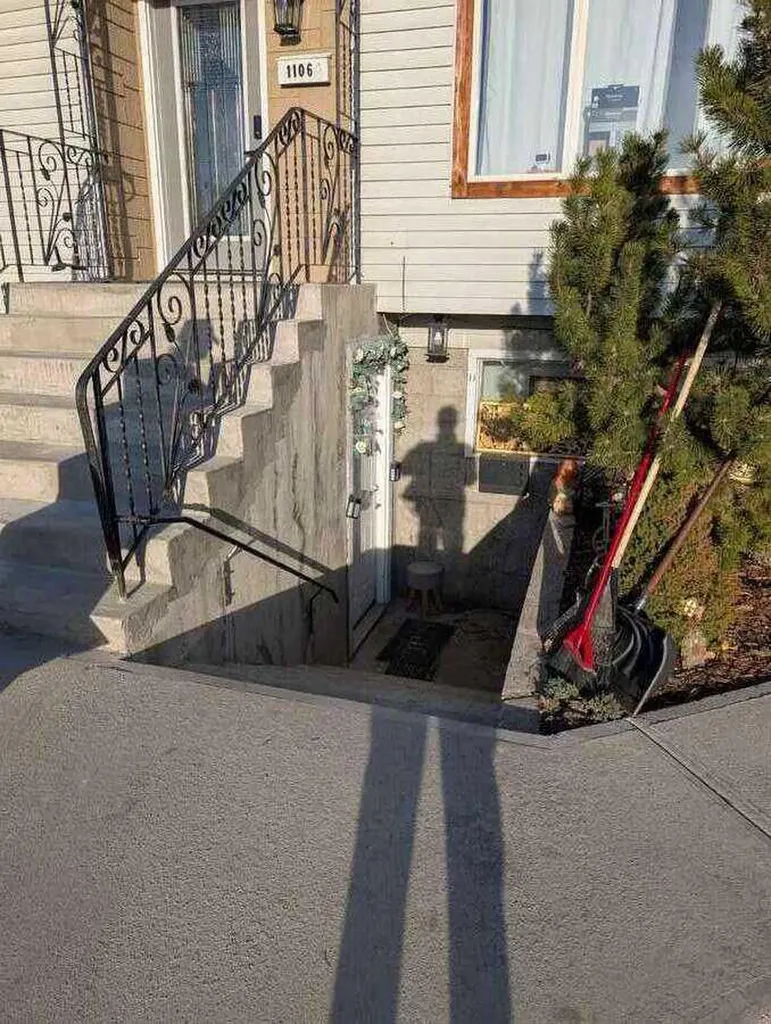 1106 39 Street SE Calgary AB T2A 1E4