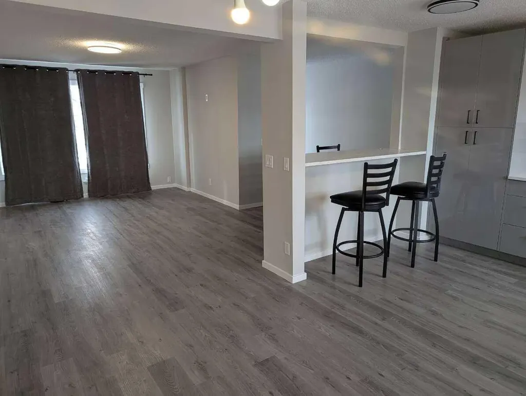 1106 39 Street SE Calgary AB T2A 1E4