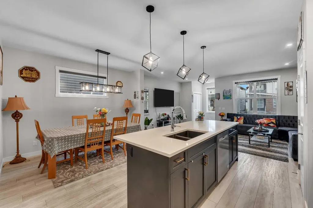 521 Chinook Winds Gardens SW Airdrie AB T4B 5J6