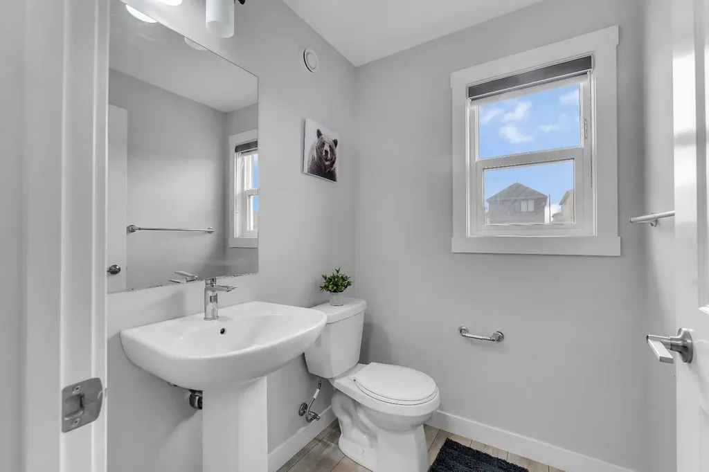 521 Chinook Winds Gardens SW Airdrie AB T4B 5J6