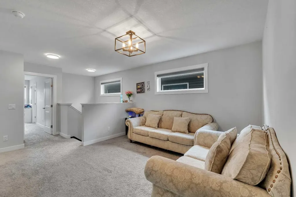 521 Chinook Winds Gardens SW Airdrie AB T4B 5J6