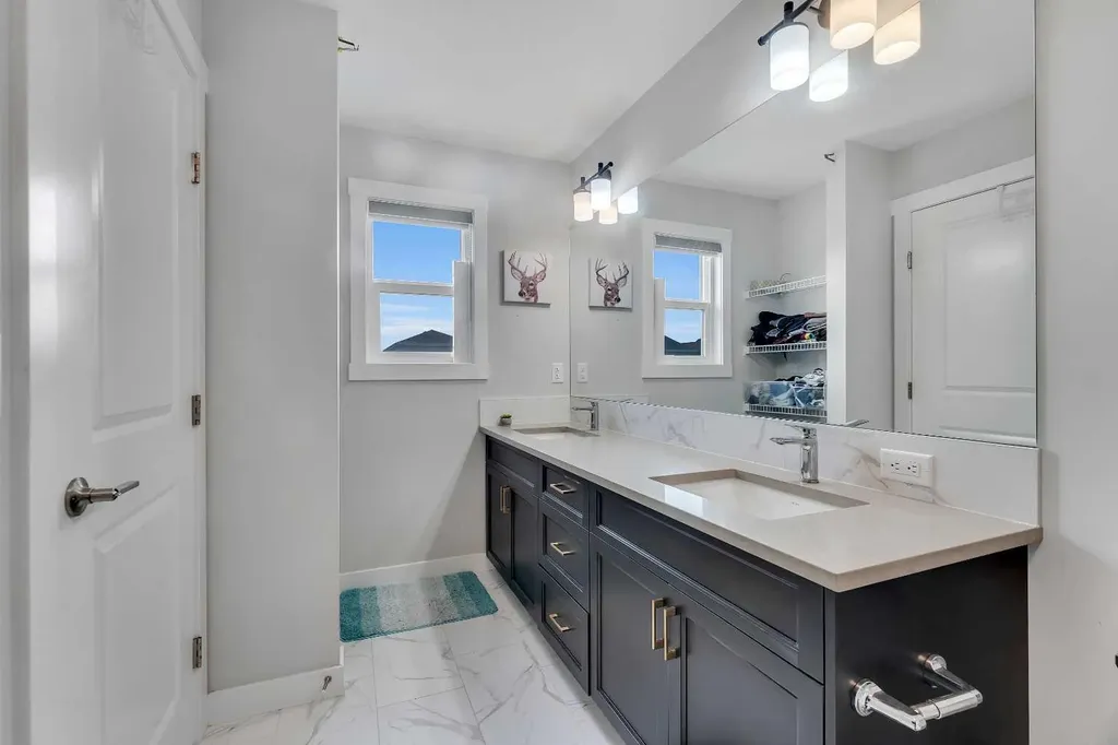 521 Chinook Winds Gardens SW Airdrie AB T4B 5J6