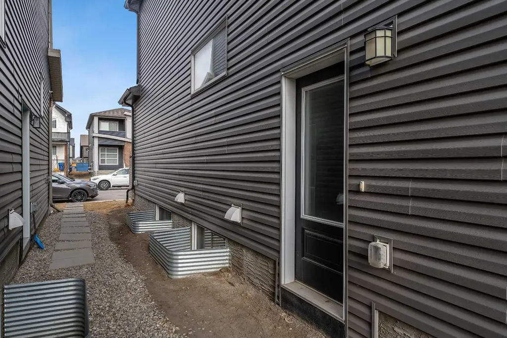 521 Chinook Winds Gardens SW Airdrie AB T4B 5J6