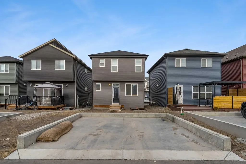 521 Chinook Winds Gardens SW Airdrie AB T4B 5J6