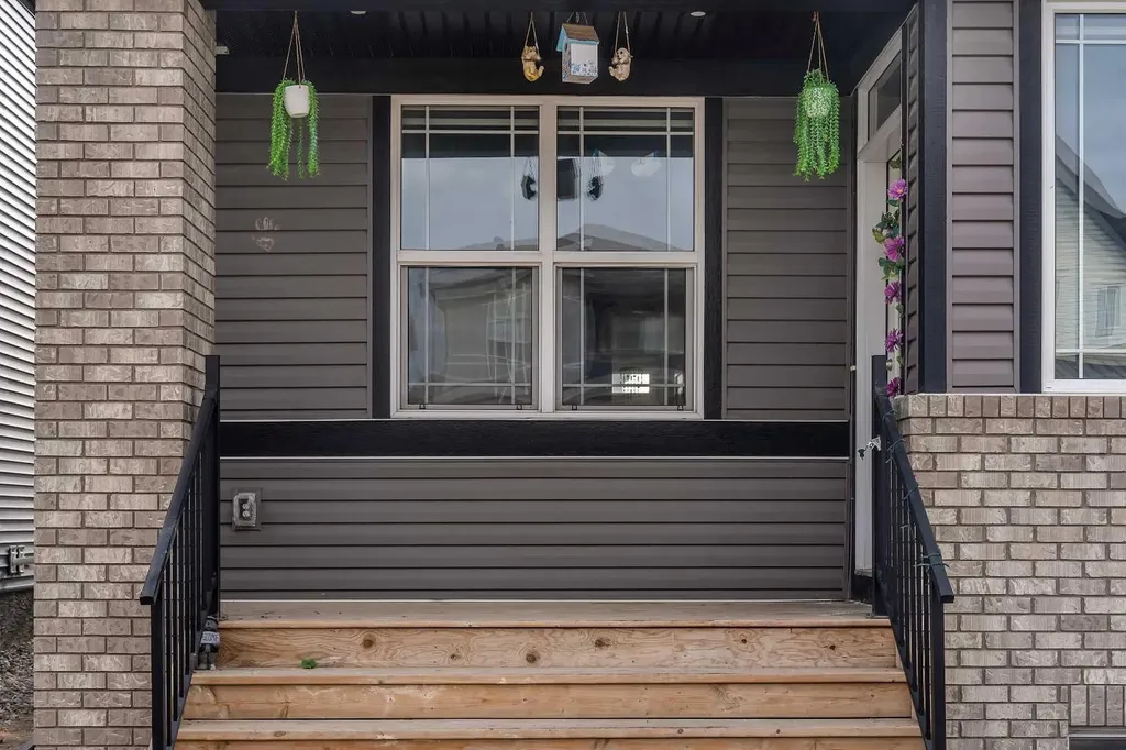 521 Chinook Winds Gardens SW Airdrie AB T4B 5J6