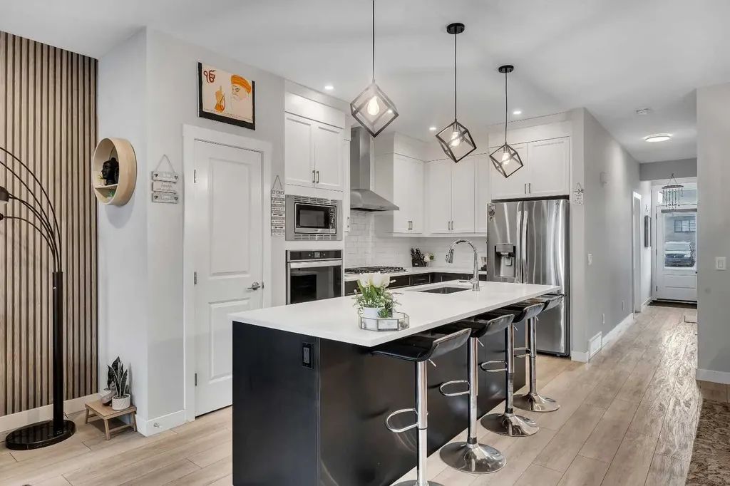 521 Chinook Winds Gardens SW Airdrie AB T4B 5J6