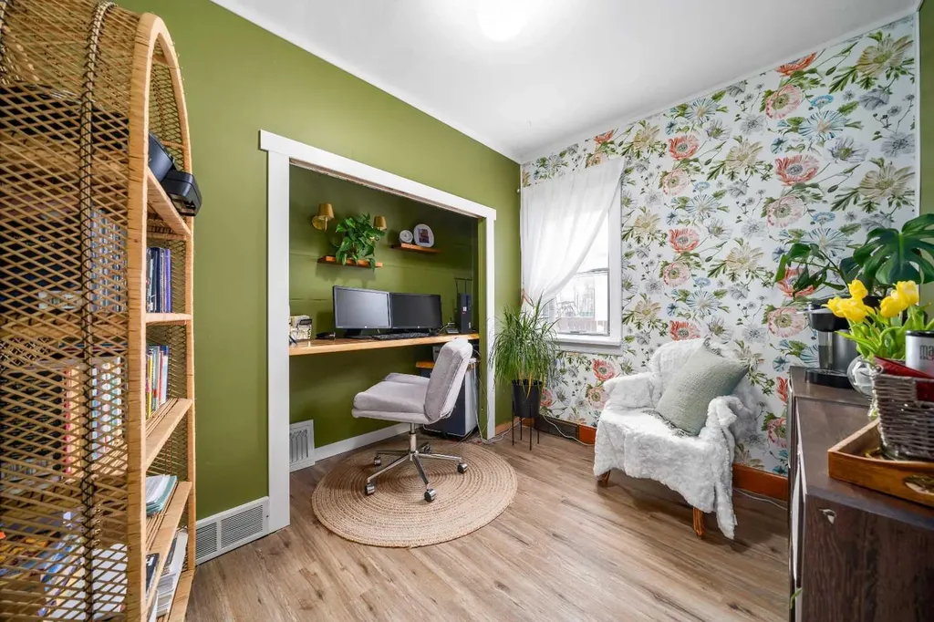 801B 2 Street SE Medicine Hat AB T1A0E7