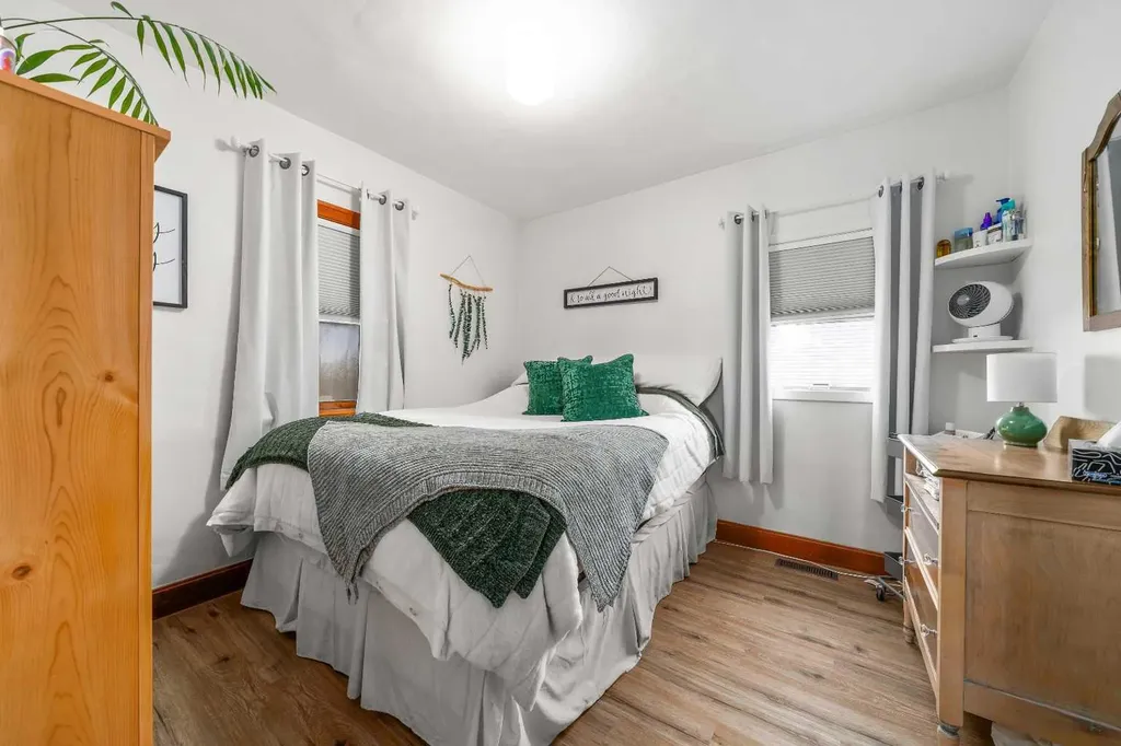 801B 2 Street SE Medicine Hat AB T1A0E7