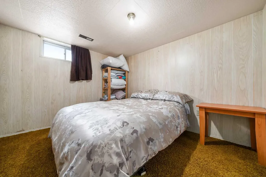 801B 2 Street SE Medicine Hat AB T1A0E7
