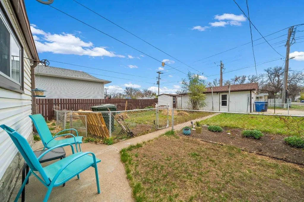 801B 2 Street SE Medicine Hat AB T1A0E7