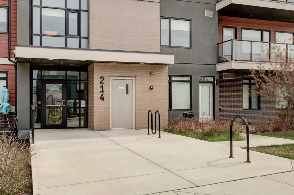 214 Sherwood Square NW Calgary AB T3R 1T6