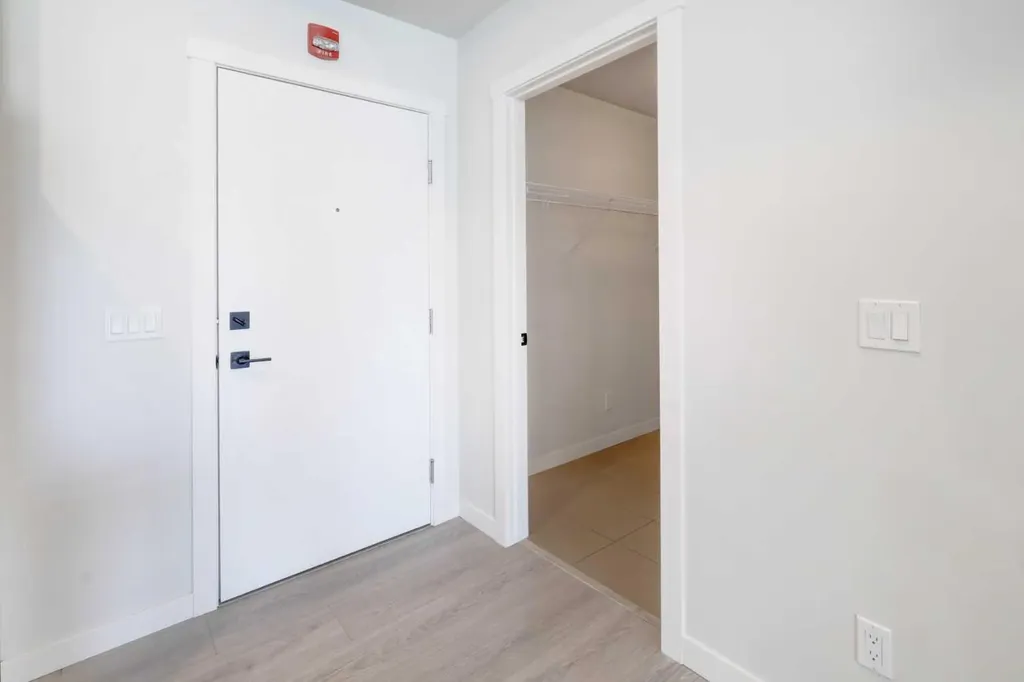 214 Sherwood Square NW Calgary AB T3R 1T6