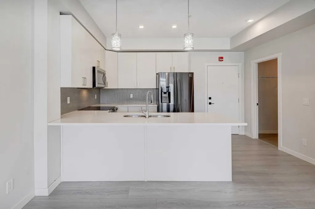 214 Sherwood Square NW Calgary AB T3R 1T6