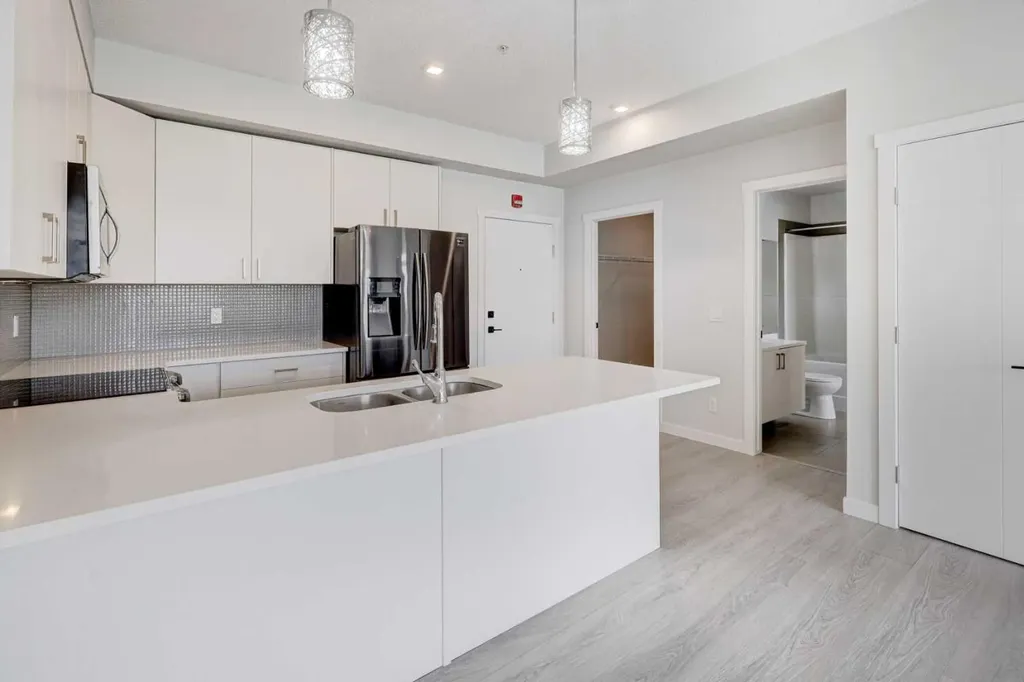 214 Sherwood Square NW Calgary AB T3R 1T6