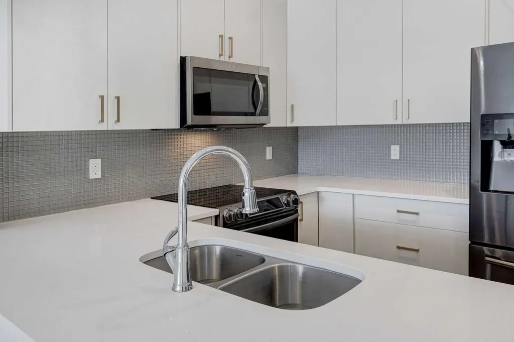 214 Sherwood Square NW Calgary AB T3R 1T6