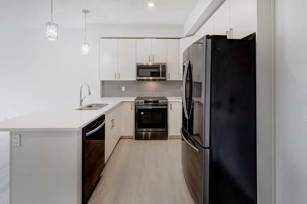 214 Sherwood Square NW Calgary AB T3R 1T6