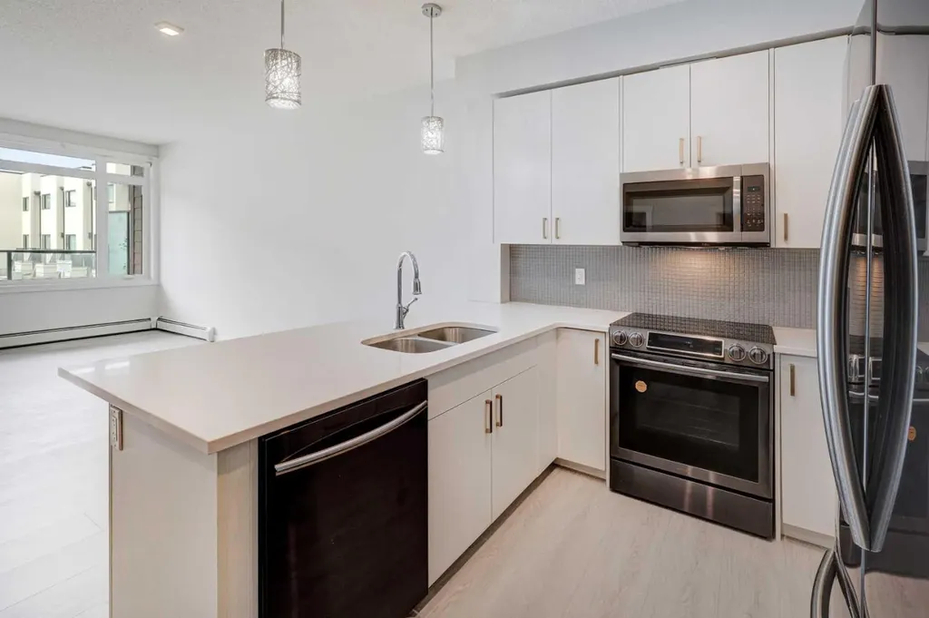 214 Sherwood Square NW Calgary AB T3R 1T6