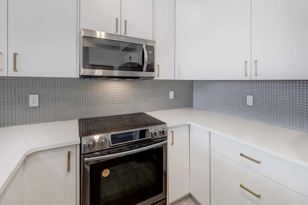 214 Sherwood Square NW Calgary AB T3R 1T6