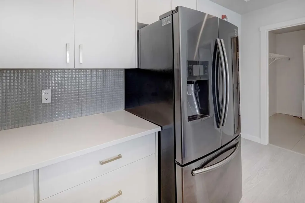 214 Sherwood Square NW Calgary AB T3R 1T6