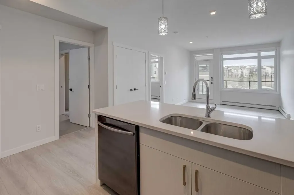 214 Sherwood Square NW Calgary AB T3R 1T6