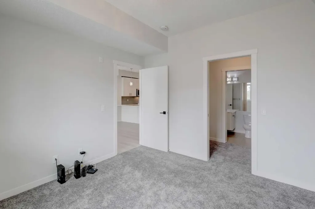 214 Sherwood Square NW Calgary AB T3R 1T6