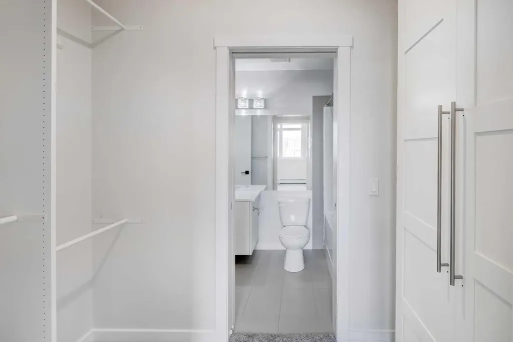 214 Sherwood Square NW Calgary AB T3R 1T6