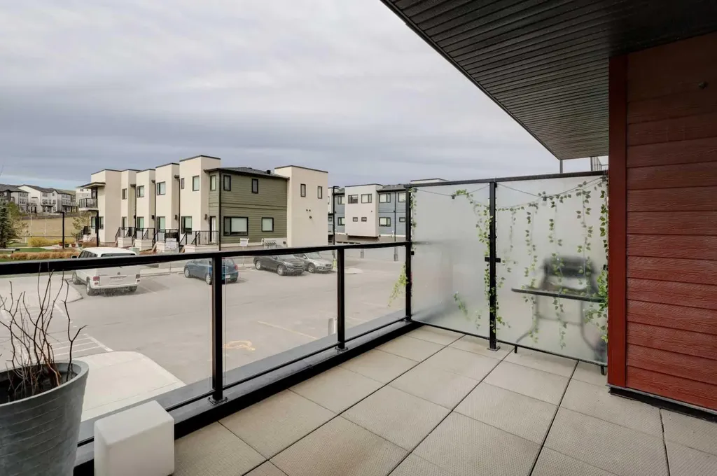 214 Sherwood Square NW Calgary AB T3R 1T6