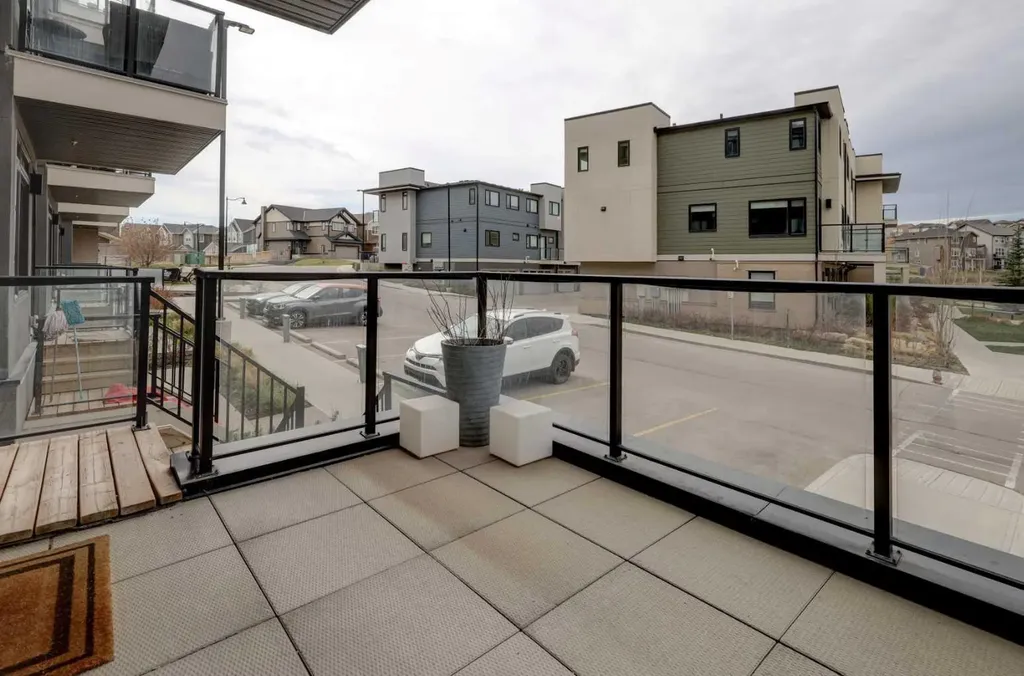 214 Sherwood Square NW Calgary AB T3R 1T6