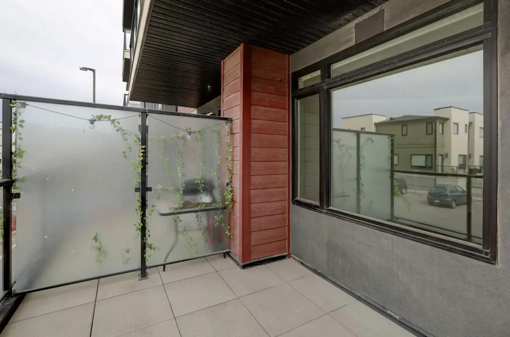 214 Sherwood Square NW Calgary AB T3R 1T6