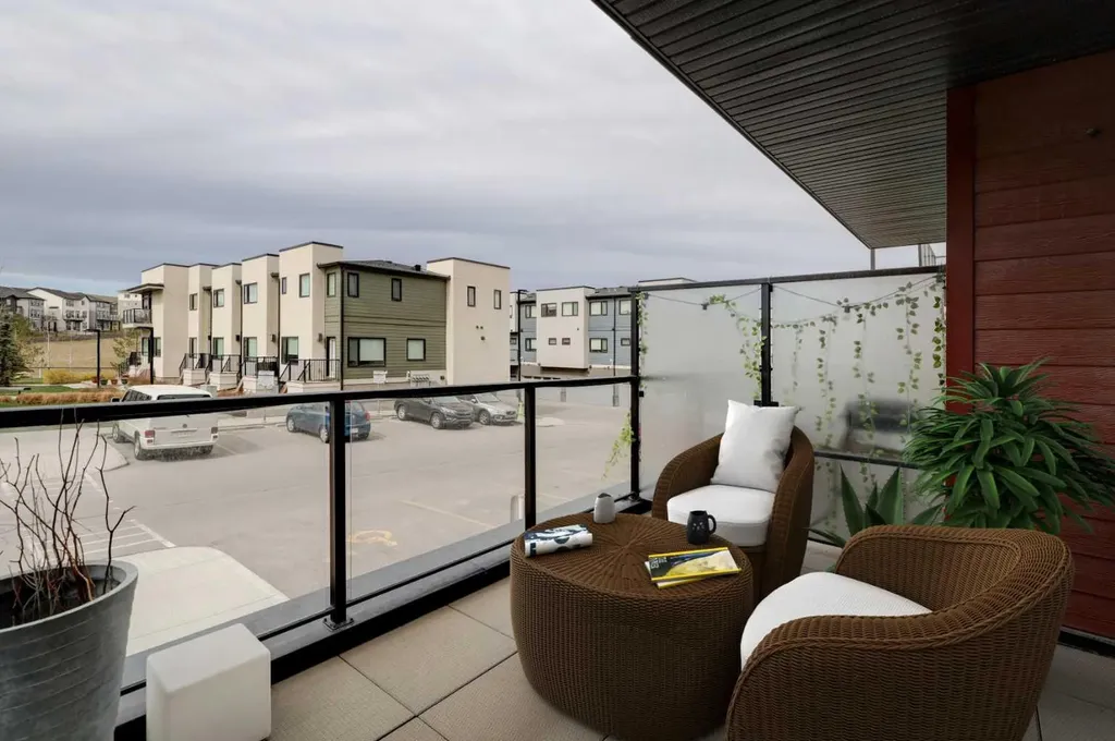 214 Sherwood Square NW Calgary AB T3R 1T6