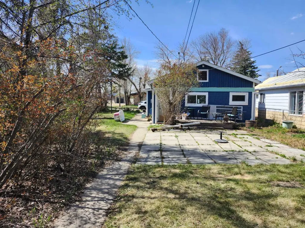148 3 Street W Drumheller AB T0J0Y3
