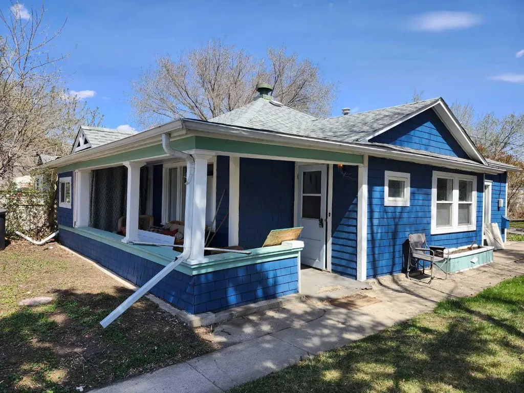 148 3 Street W Drumheller AB T0J0Y3