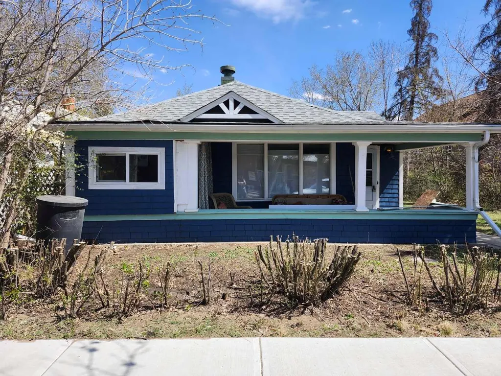 148 3 Street W Drumheller AB T0J0Y3