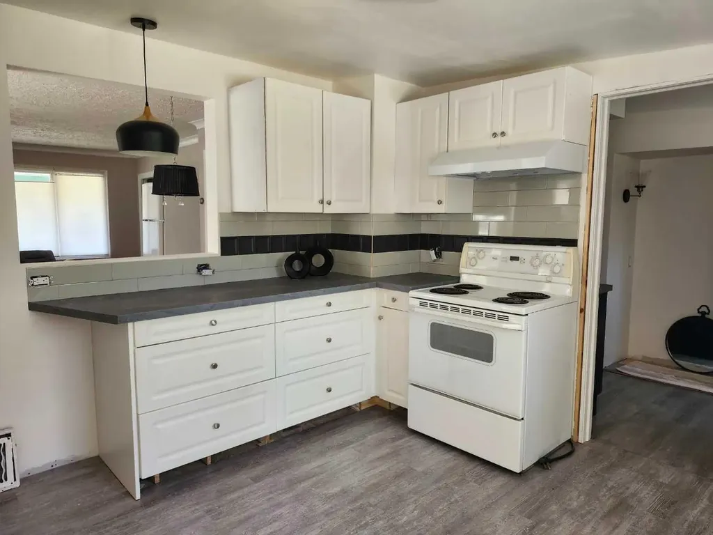 148 3 Street W Drumheller AB T0J0Y3