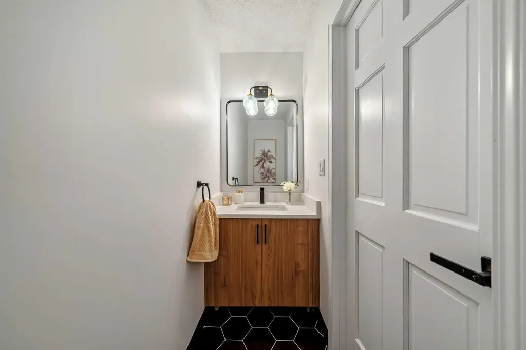 40 Edforth Road NW Calgary AB T3A 3V7