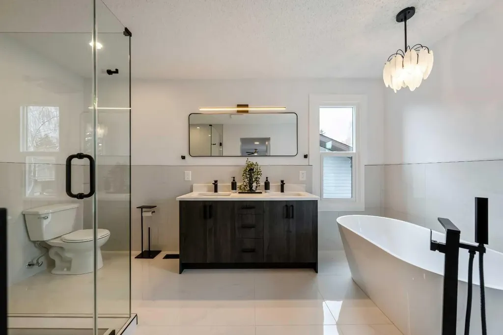 40 Edforth Road NW Calgary AB T3A 3V7