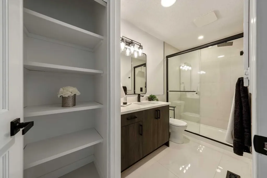 40 Edforth Road NW Calgary AB T3A 3V7