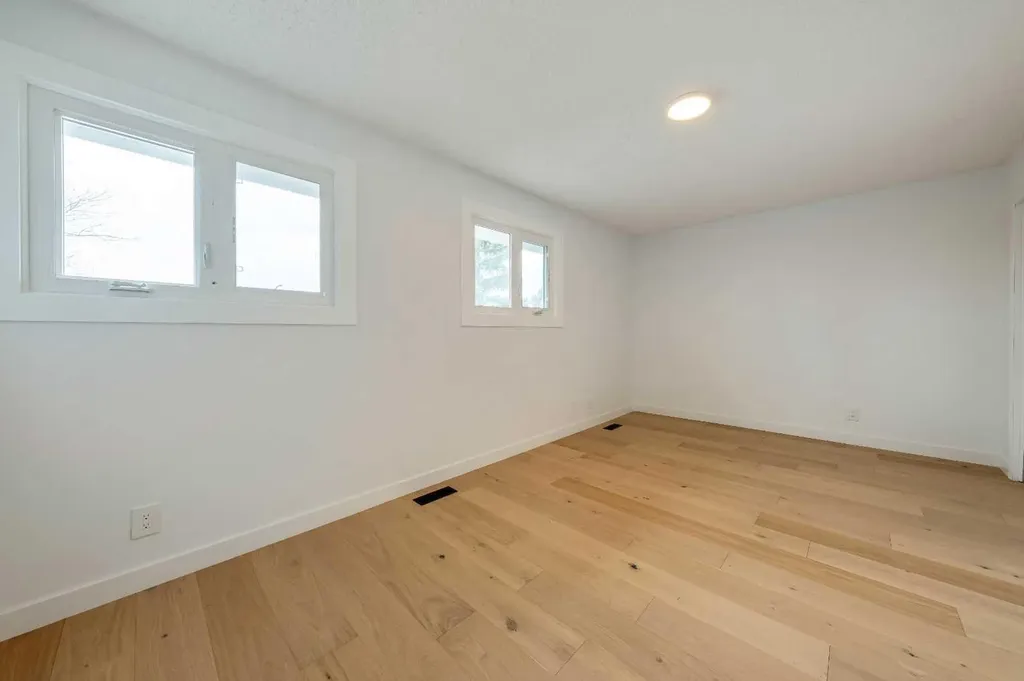 40 Edforth Road NW Calgary AB T3A 3V7