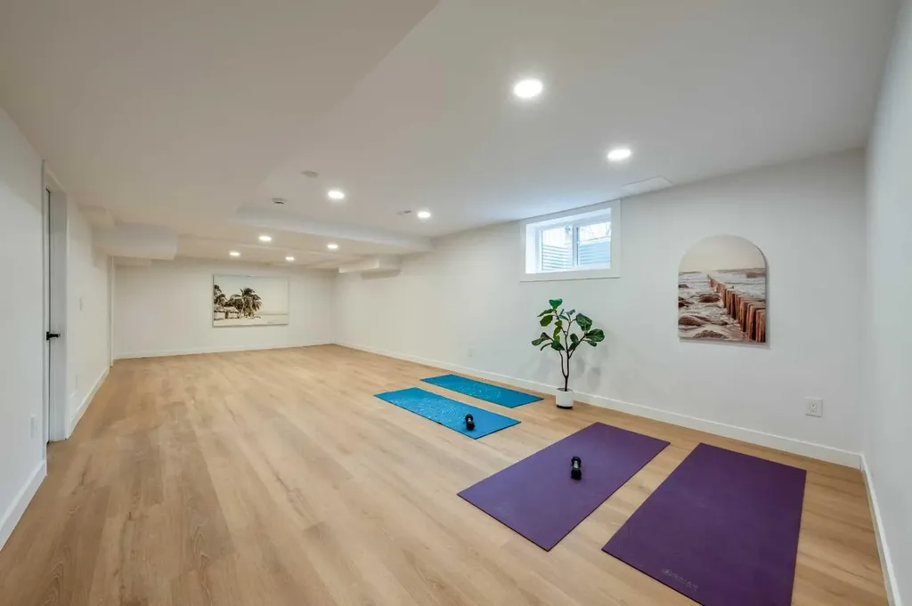 40 Edforth Road NW Calgary AB T3A 3V7