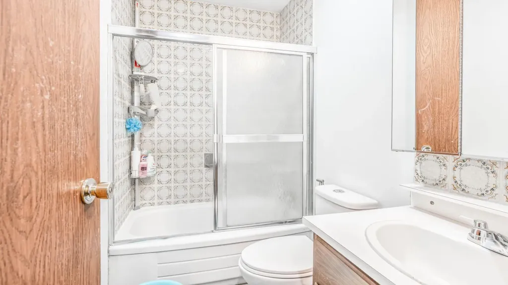 379 Maitland Crescent NE Calgary AB T2A5T6