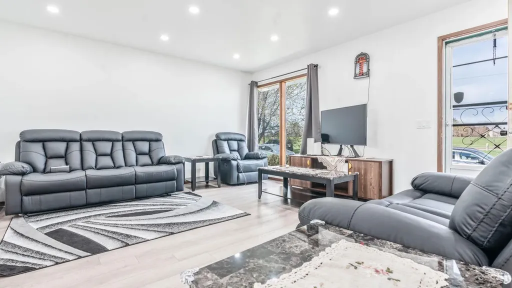 379 Maitland Crescent NE Calgary AB T2A5T6