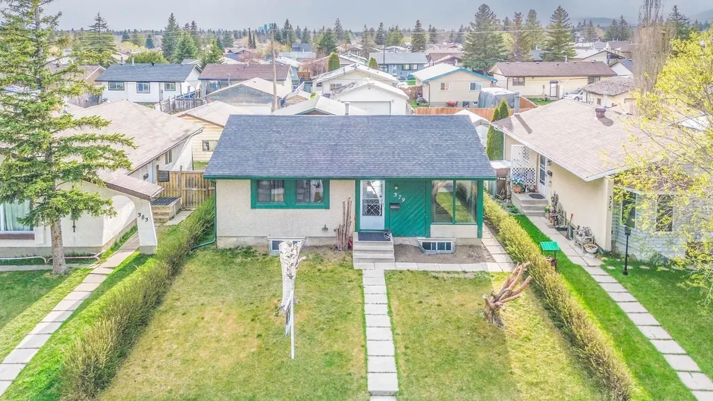 379 Maitland Crescent NE Calgary AB T2A5T6