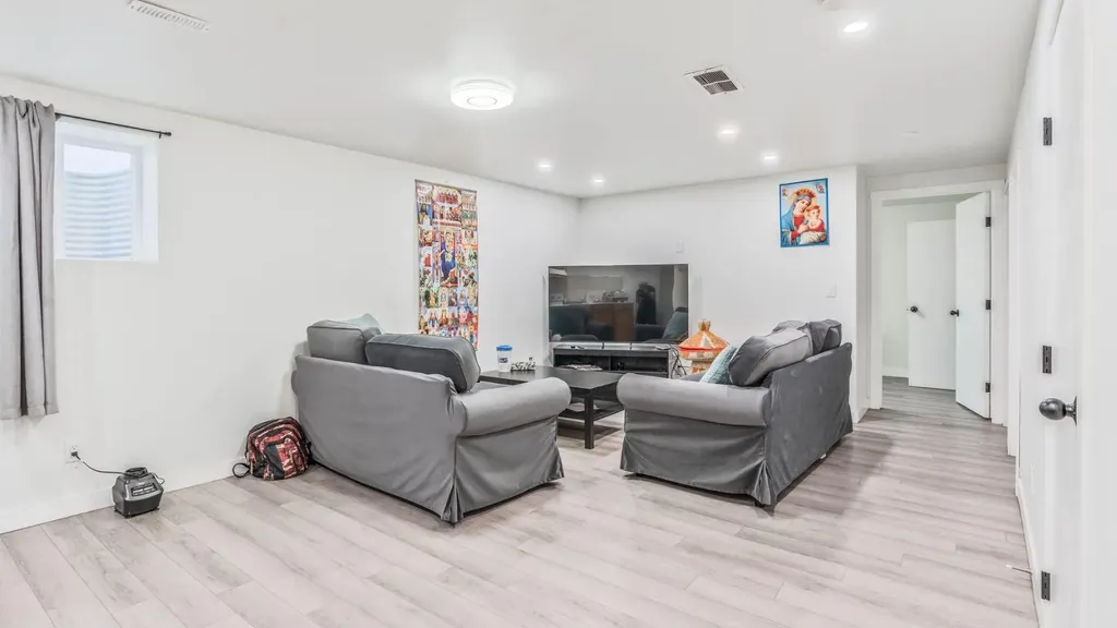 379 Maitland Crescent NE Calgary AB T2A5T6
